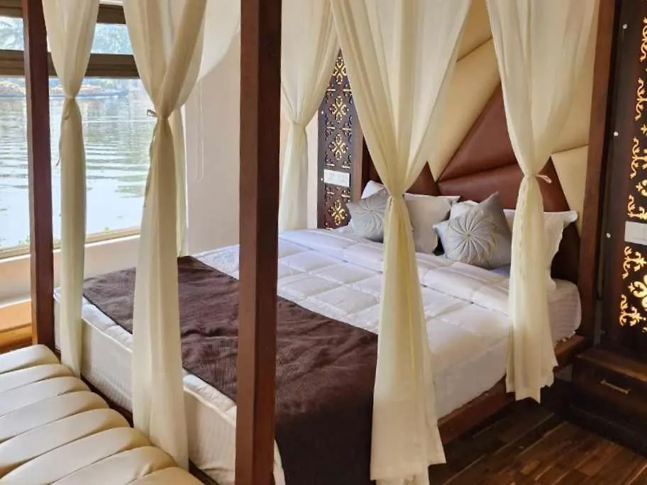 Hotel O Vinayak House Boats Alappuzha 0*,  印度